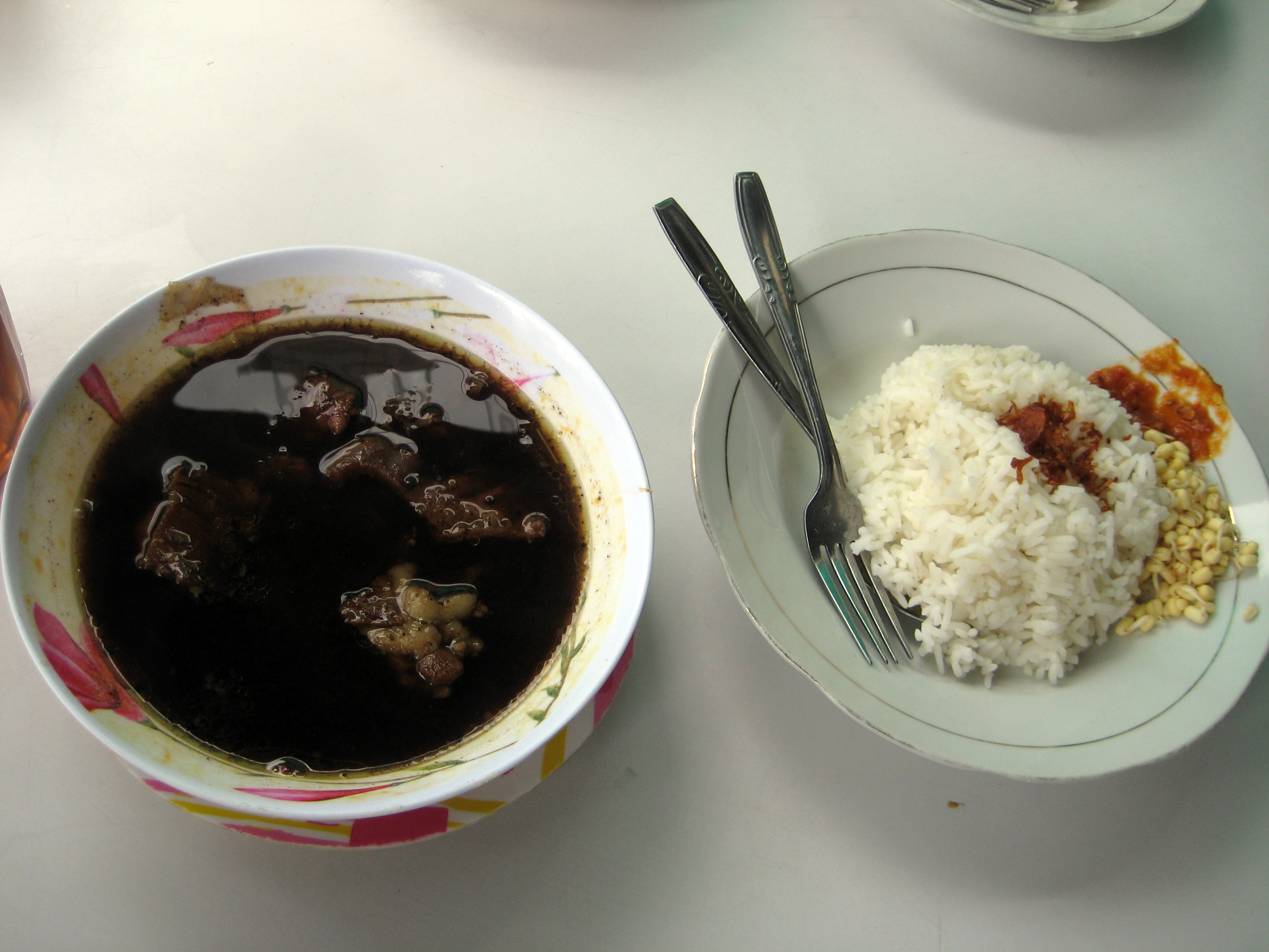 Semangkuk rawon khas Jawa Timur